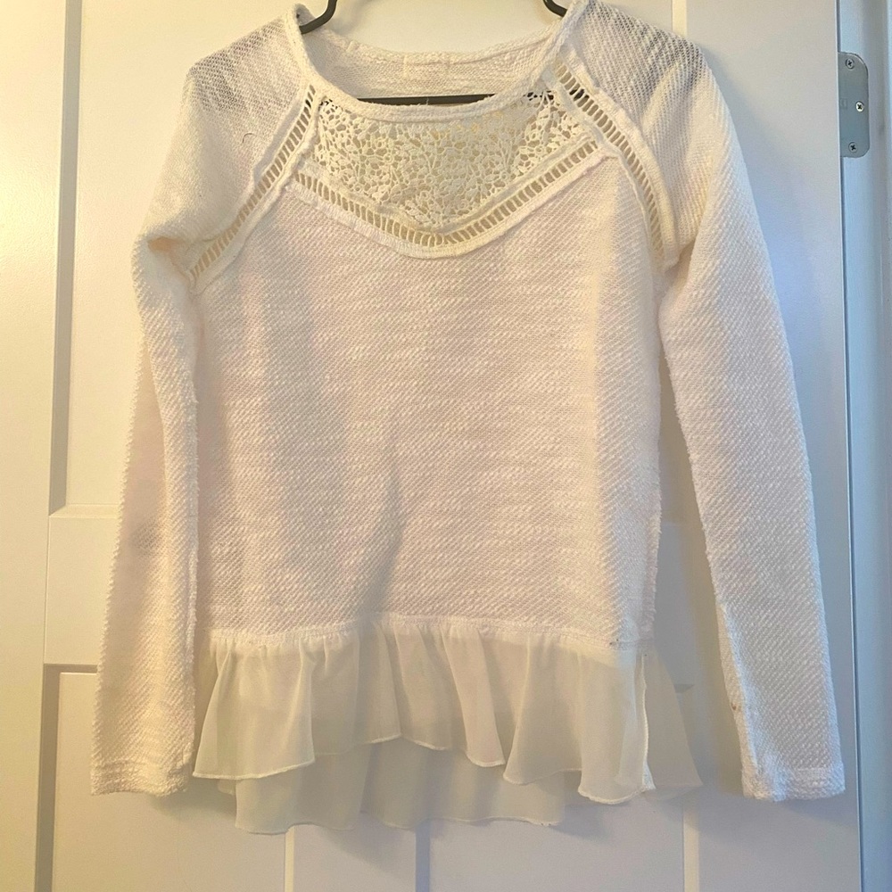 Knit white top with ruffle